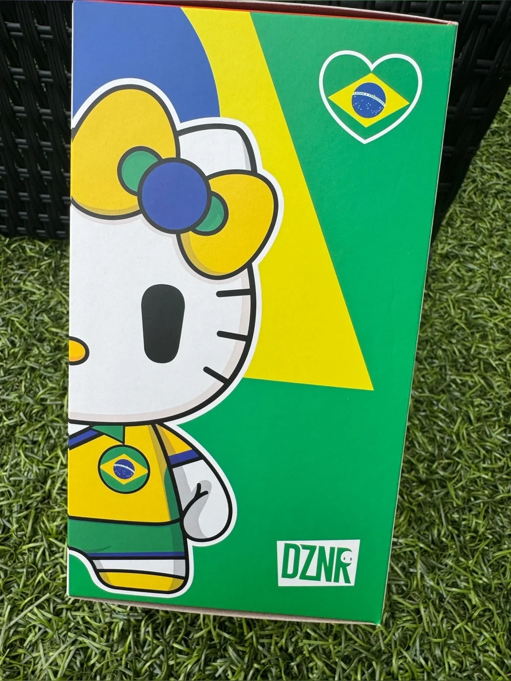 YuMe DZNR Hello Kitty Plush Brazil #59 Soccer Edition Sanrio NIB READ DESC
